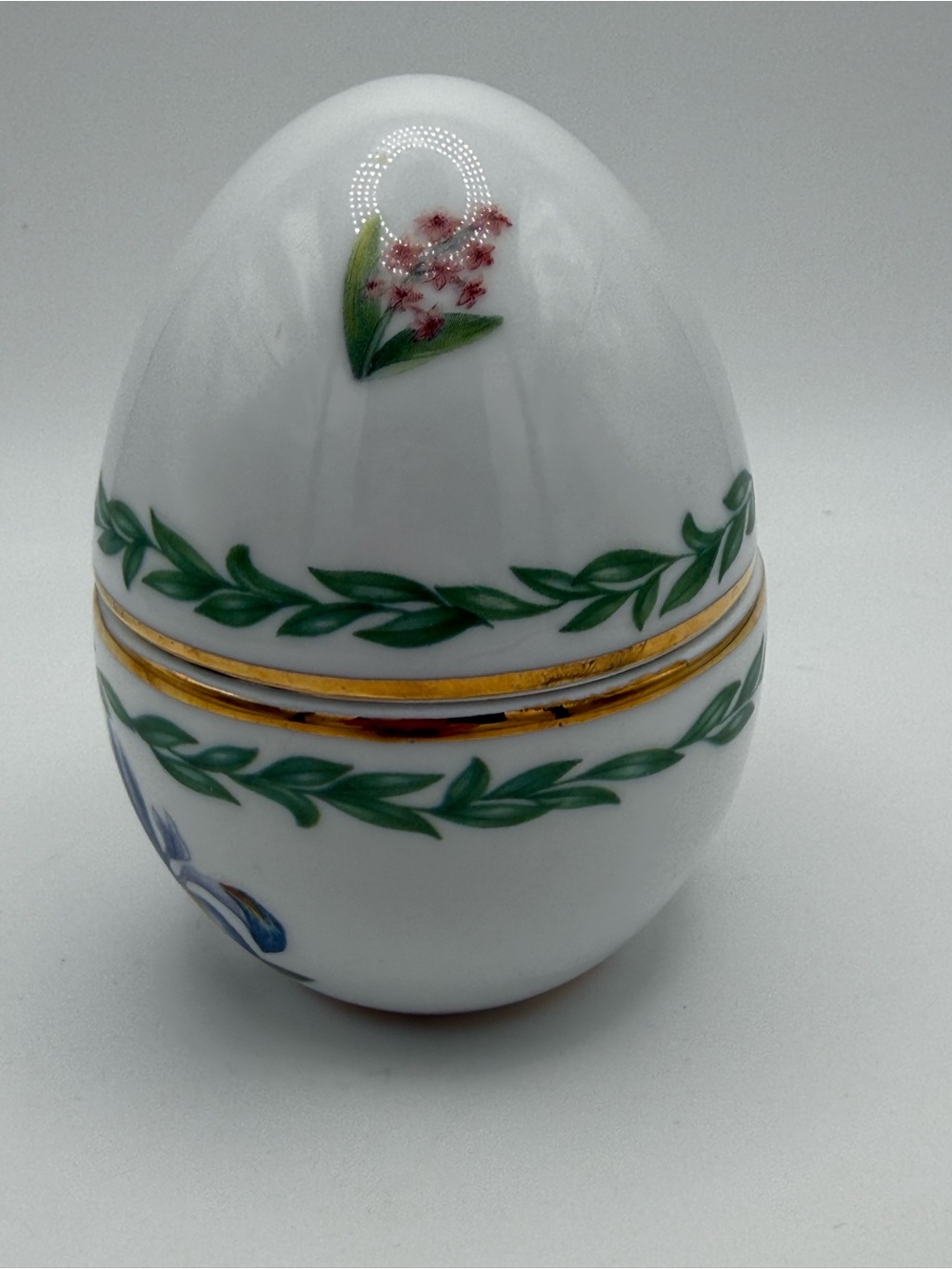 Porcelain Chinosserie Egg Trinket Box with Green Leaf Motif and Gold Trim